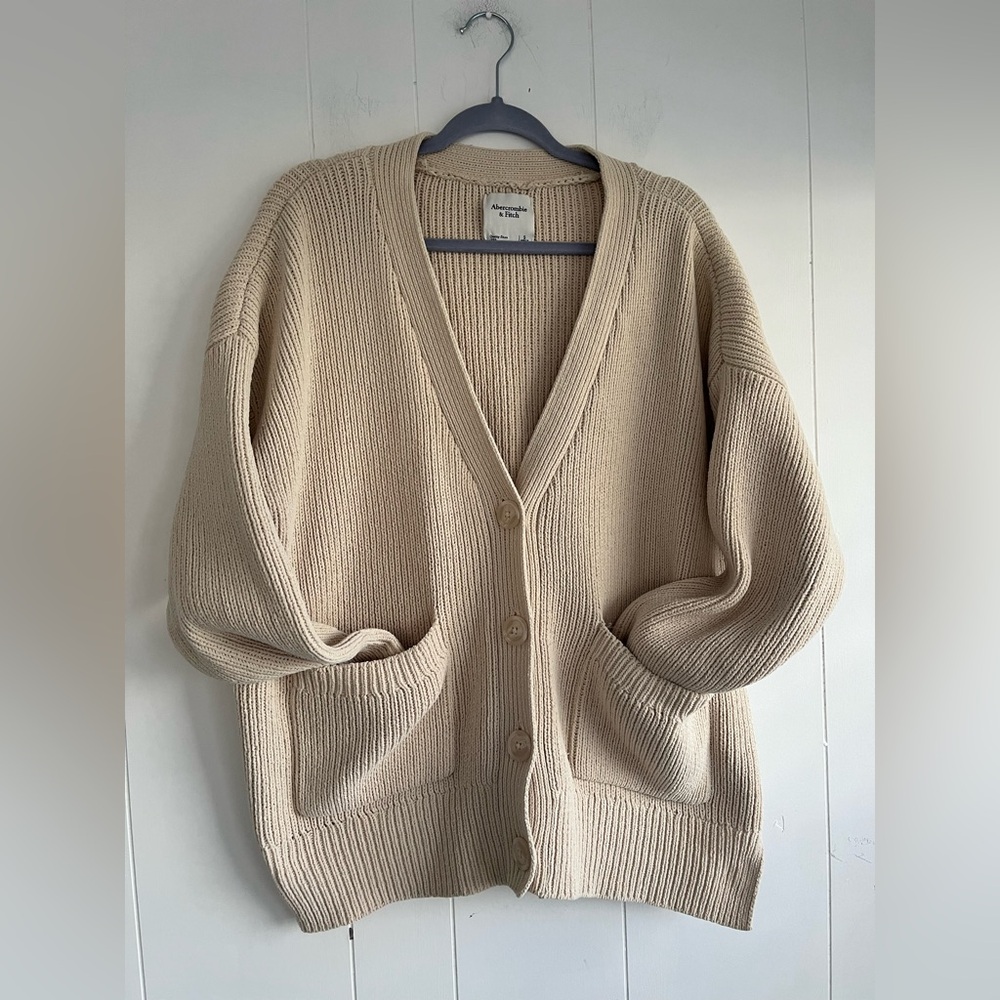 Abercrombie & Fitch Oversized Cream Cardigan
Buttons Pockets Size Small - Picture 7 of 15